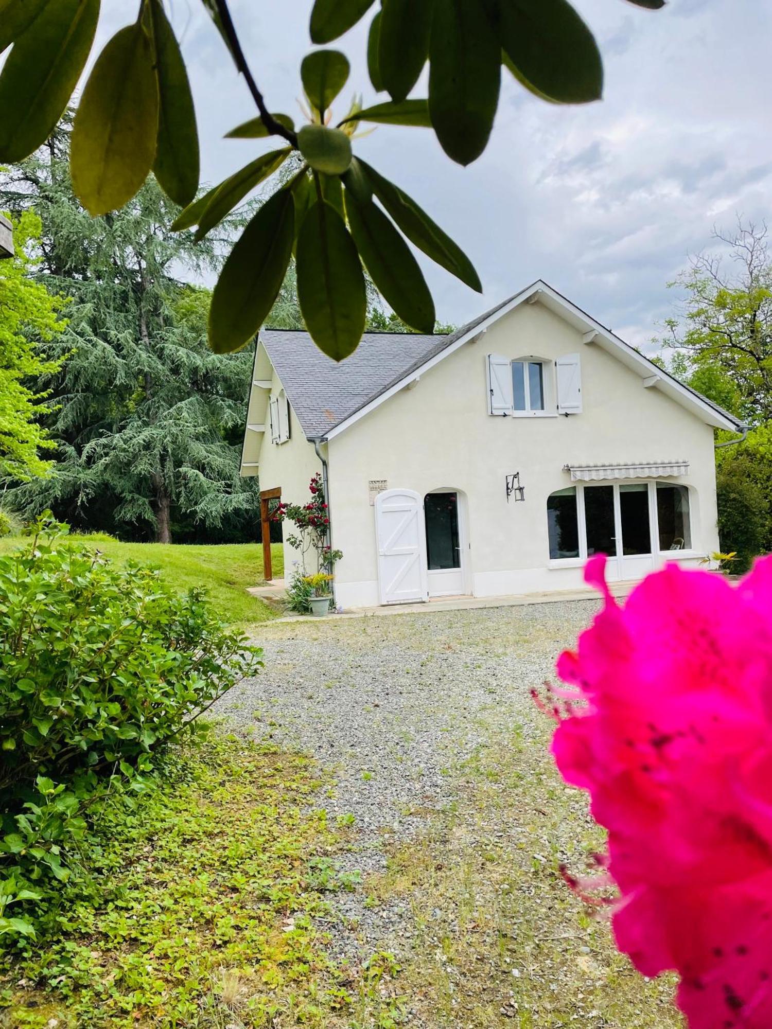 L'Oree Des Roses, Hebergement De Vacances Avec Jardin Et Piscine Gan 외부 사진